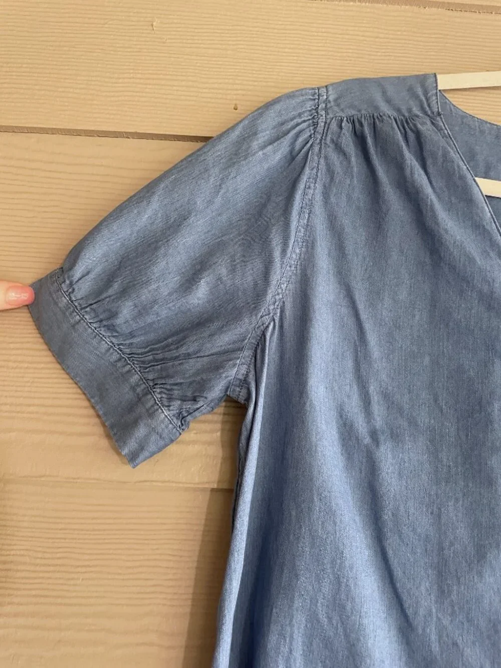 Madewell Chambray V-neck Button-down Short Sleeve Blouse Size  M
